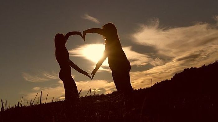 15 Versículos Poderosos sobre la Amistad y el amor